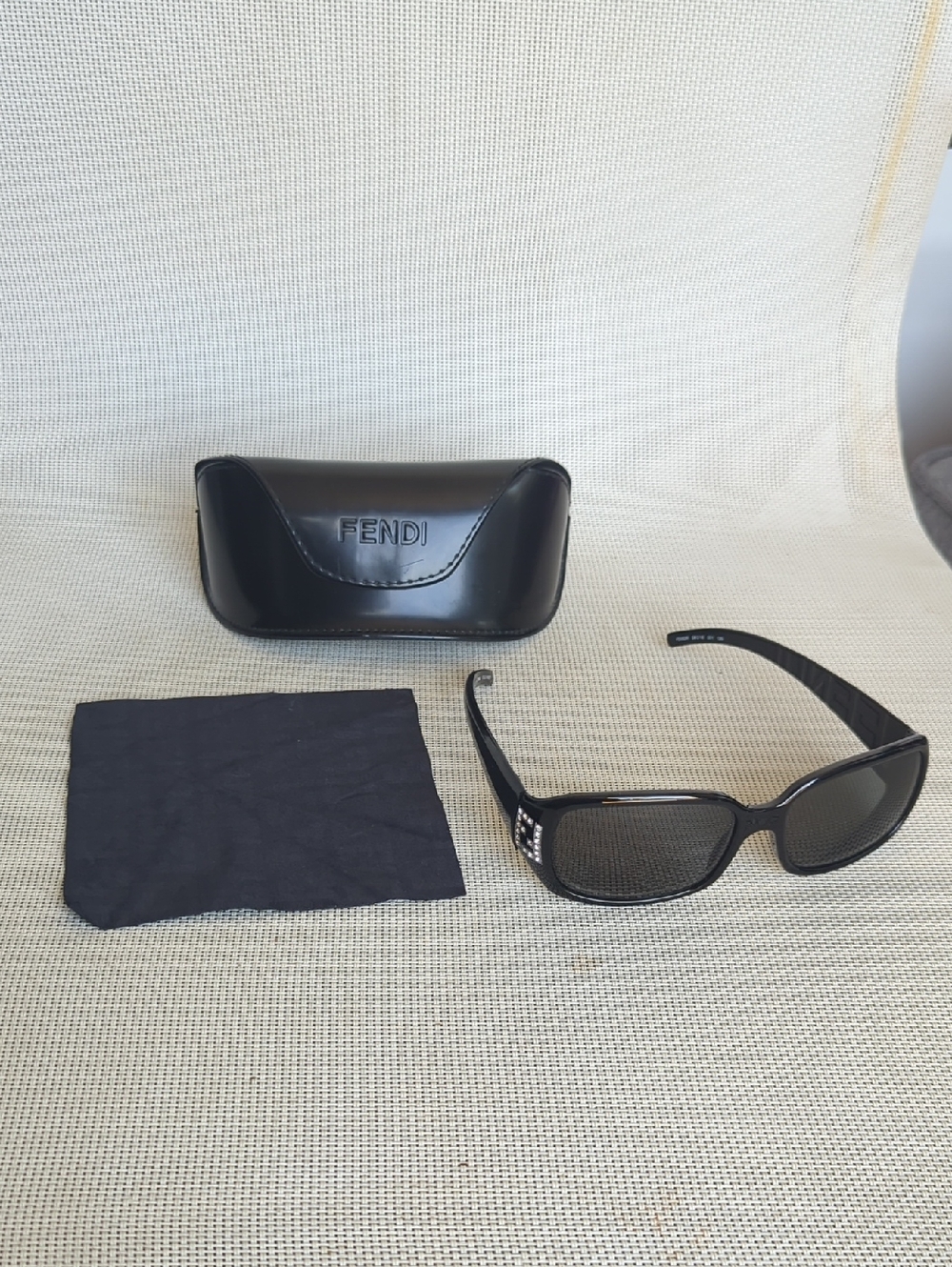 Authentic FENDI Black Women's Sunglasses with Case and Cloth Made In Italy